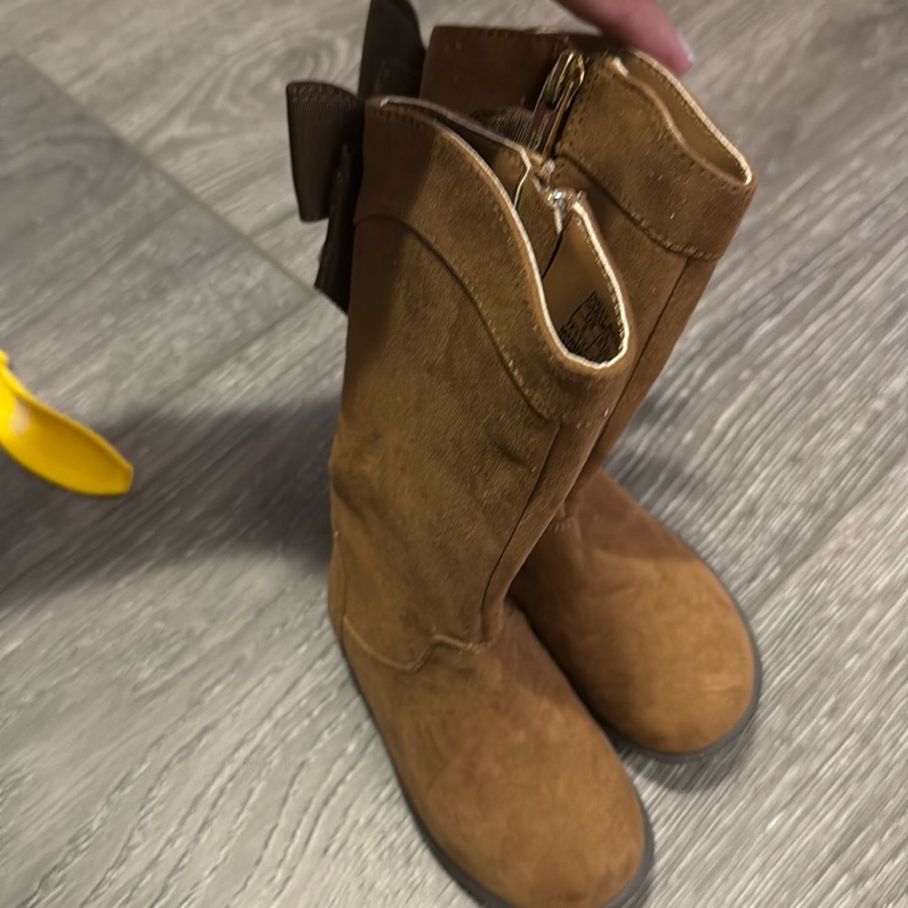Kenneth Cole bow boots